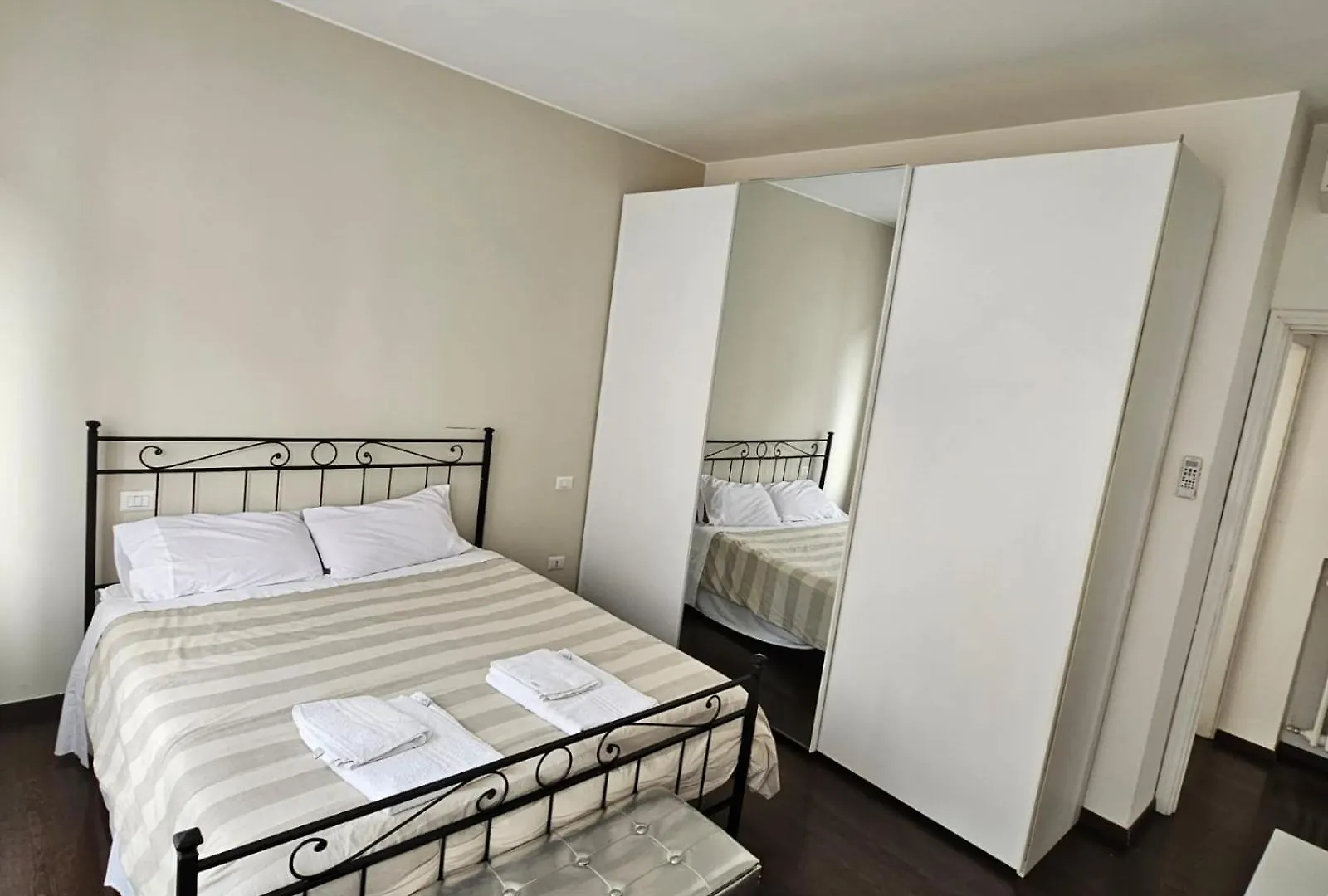 Sempione Red Apartment Milan Italy