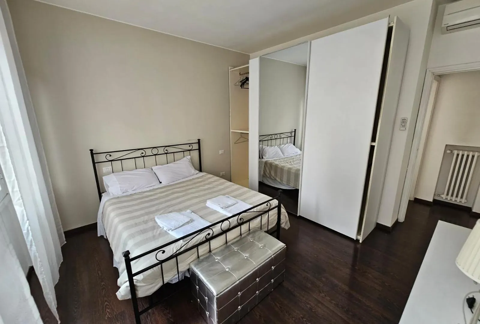 Sempione Red Apartment Milan