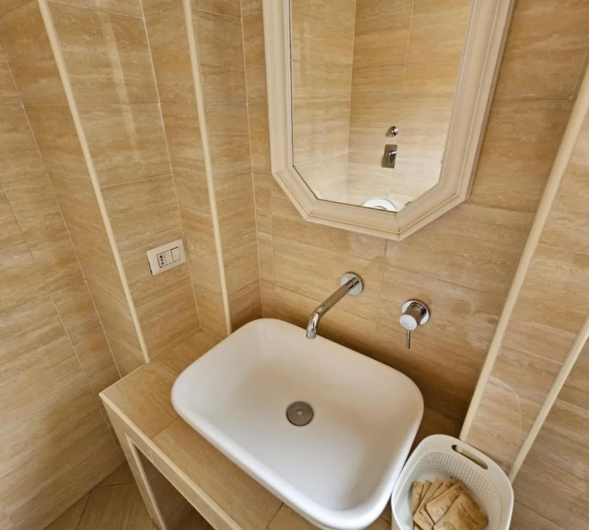 Sempione Red Apartment Milan 0*,  Italy